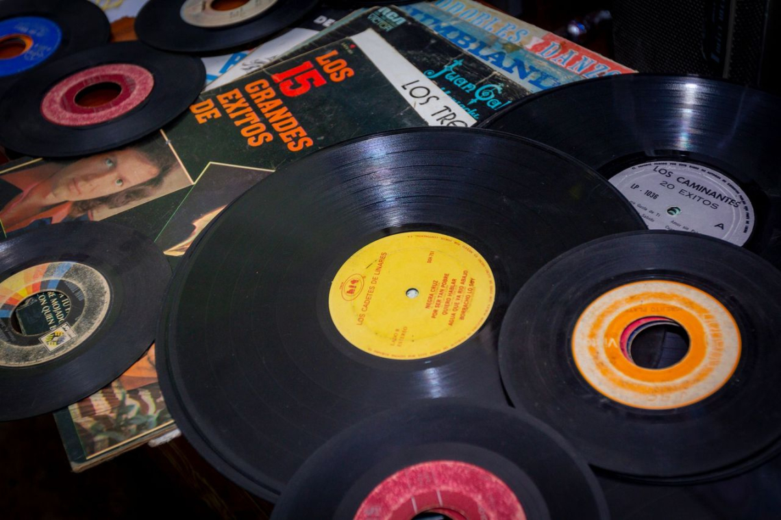  El vinilo no se rinde: la experiencia  de escuchar música que resiste al streaming 